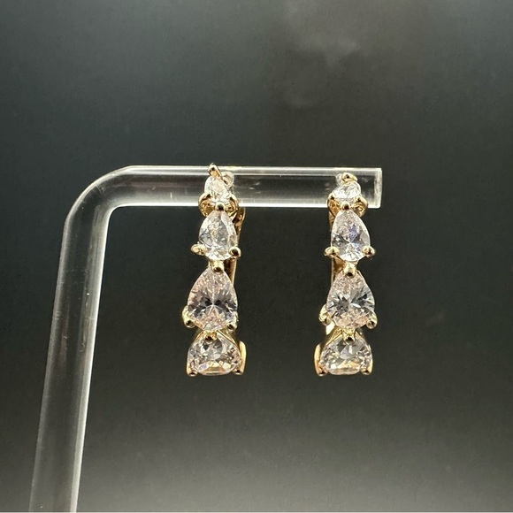 ✨ Gold Plated Hoop Earrings with Pear-Shaped White Stones Classic Sparkle Hoops - Picture 7 of 11